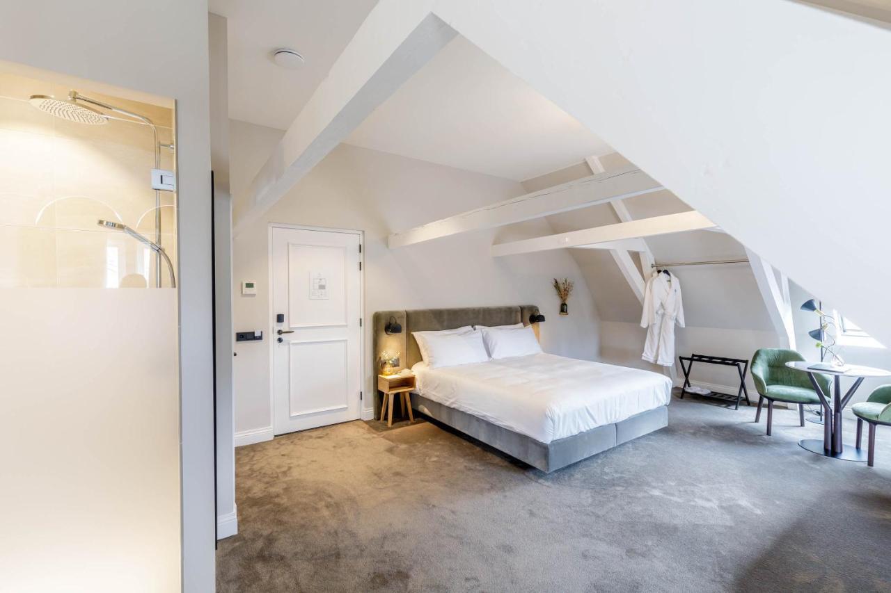 Flora Batava Hotel 4*